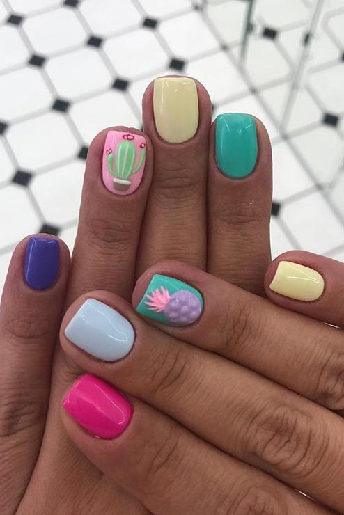 Conception d'ongles multicolores pour l'été