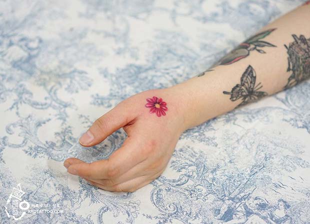 Idée de tatouage de jolie fleur
