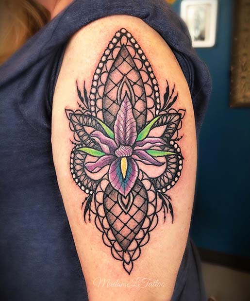 Conception de tatouage d'iris et de dentelle