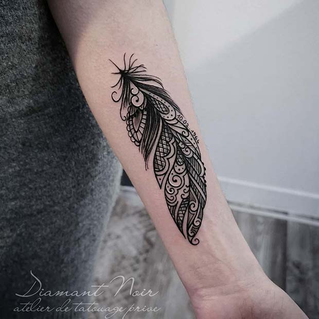 Conception de tatouage de plume de dentelle