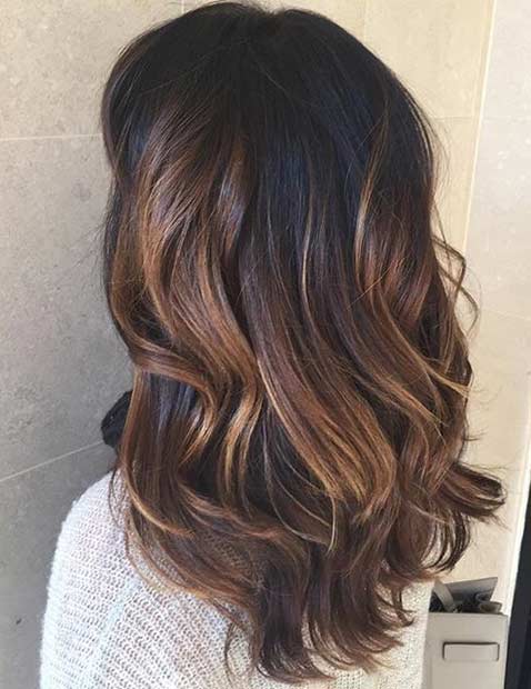 Ελαφριά σοκολάτα καφέ Balayage Highlights για σκούρα μαλλιά