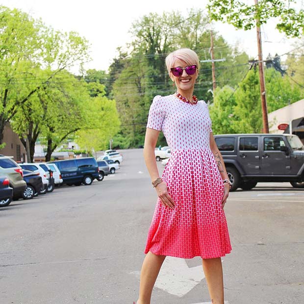 Robe blanche et rose pour l'été