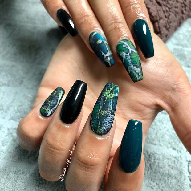 Ongles à imprimé serpent sauvage