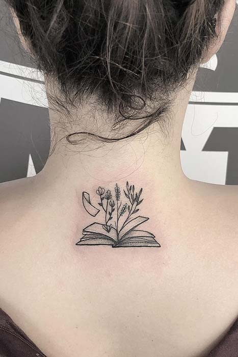 Book Back Tattoo Idea לנשים