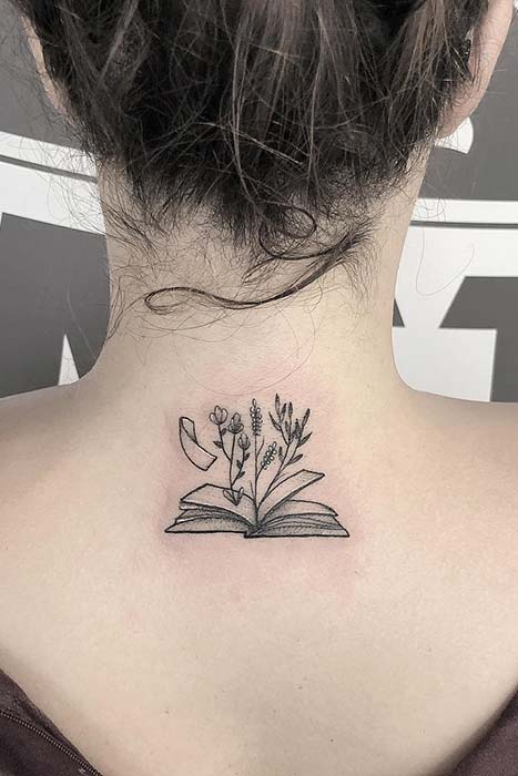 Idée de tatouage de dos de livre pour les femmes