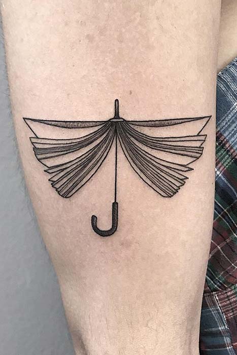 Idée unique de tatouage de parapluie de livre