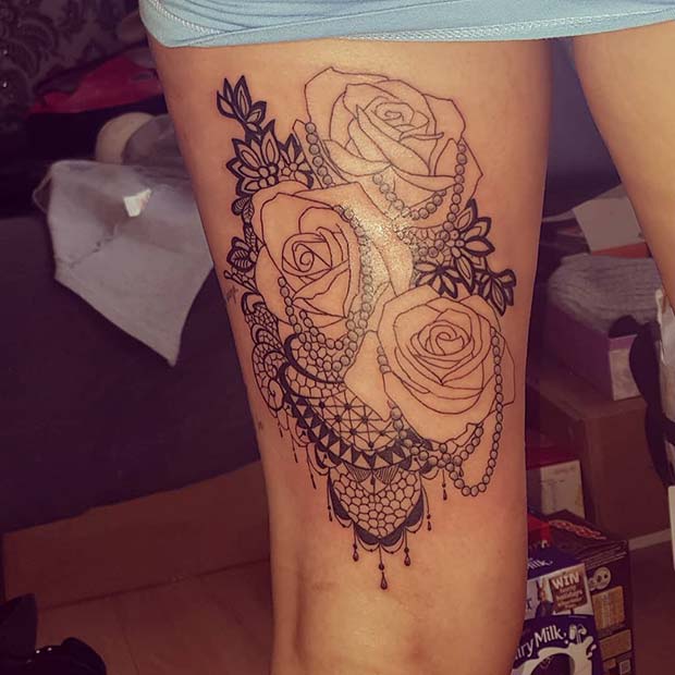 Τατουάζ με τριαντάφυλλο και δαντέλα Thigh Tattoo