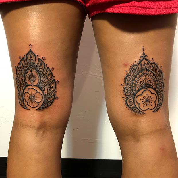 Δύο φλοράλ τατουάζ μηρών για γυναίκες