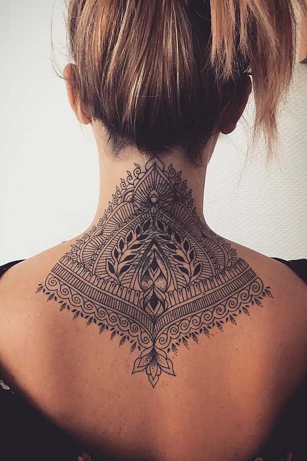 Idée de tatouage tribal au dos