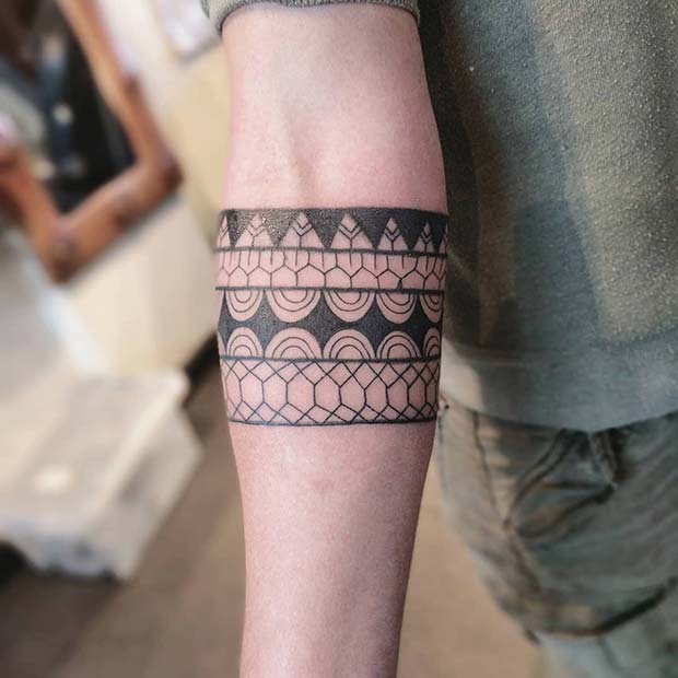Κομψό μοτίβο τατουάζ βραχίονα