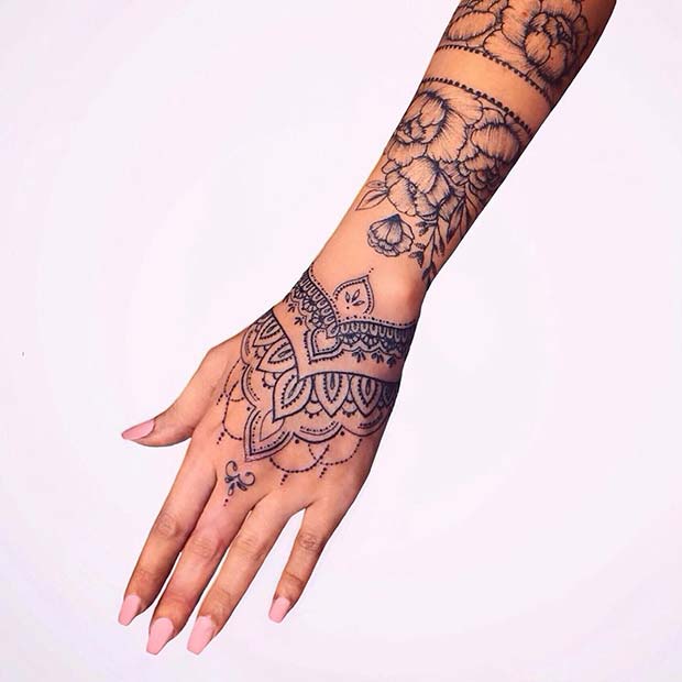 Τατουάζ χεριών με όμορφα σχέδια