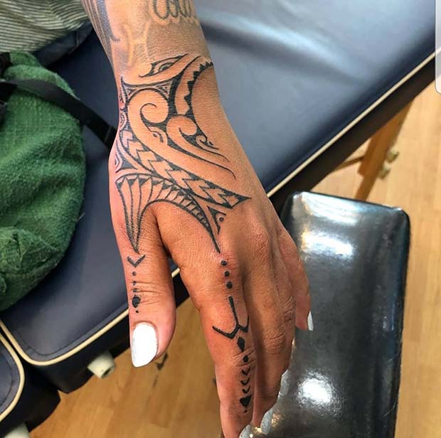 Conception de tatouage tribal main et doigt