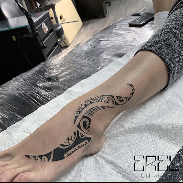 Superbe idée de tatouage de pied et de cheville