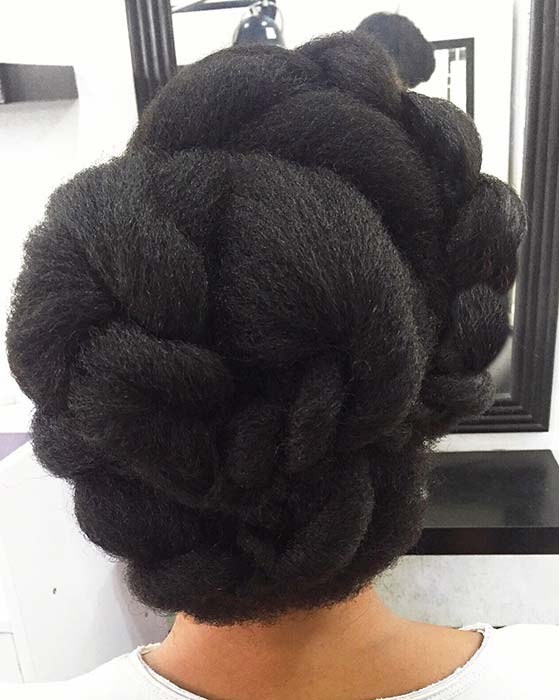 Updo קלוע על שיער טבעי