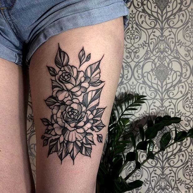 Tatouage de cuisse rose pour des idées de tatouage de fleur pour les femmes