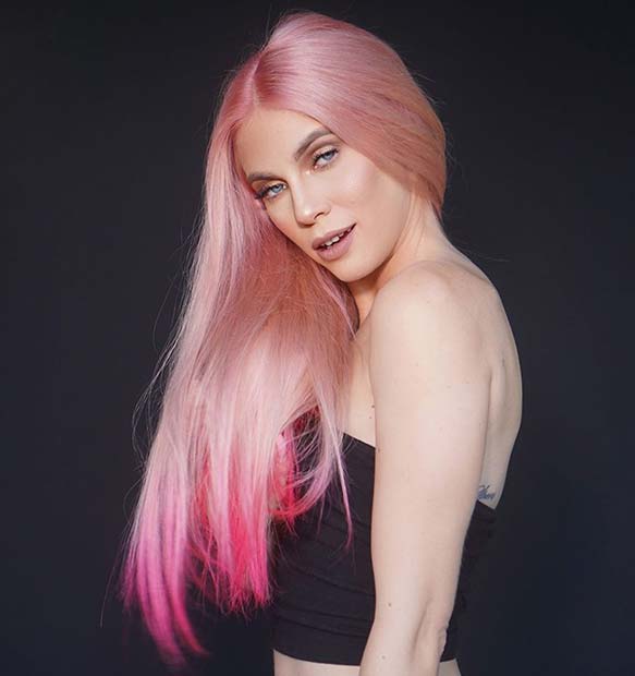 Μακριά ανοιχτό ροζ μαλλιά με σκοτεινές άκρες