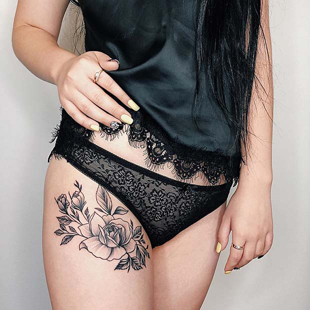 Beau tatouage de cuisse de fleur d'encre noire