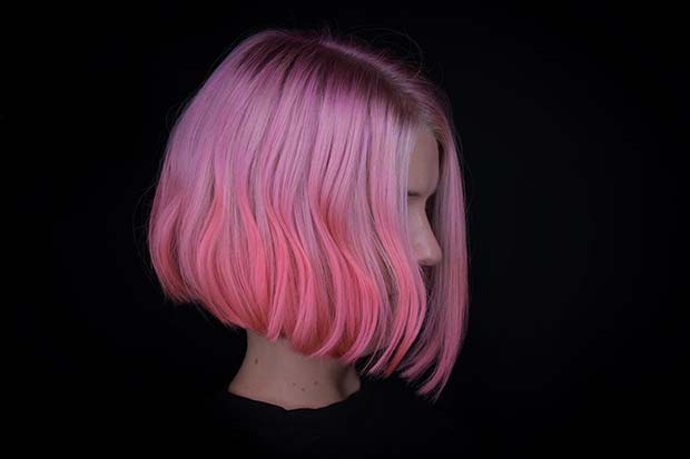Jolie coupe de cheveux rose