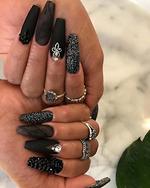 Super Glam Black Mani