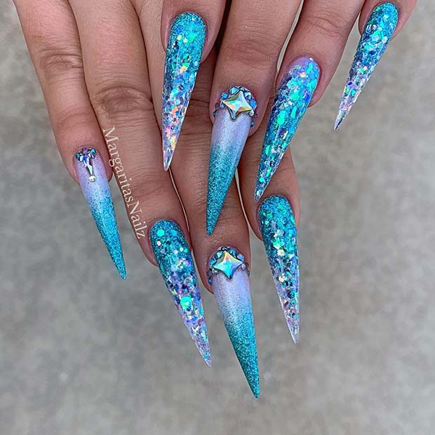 Ongles Stiletto Glam and Sparkly Blue Ombre