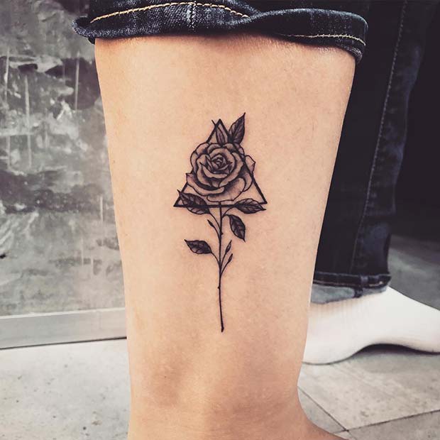 Γεωμετρικό σχέδιο τατουάζ τριαντάφυλλου