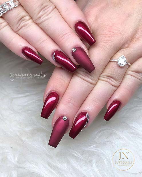 Ματ και γυαλιστερά Maroon Nails