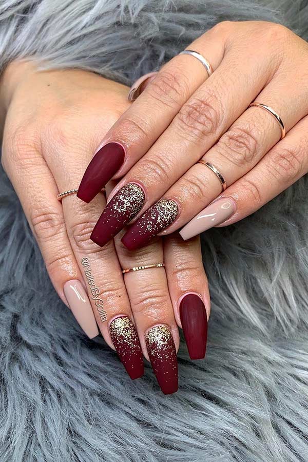 Ματ Μπορντό και Gold Glitter Nails