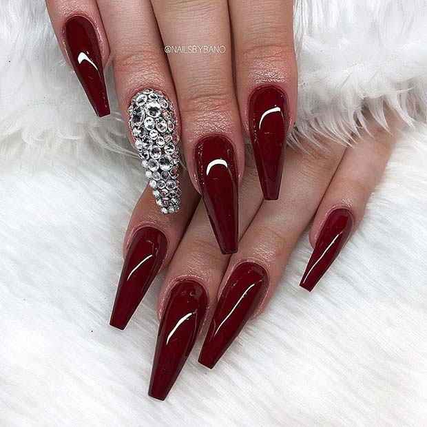 Ongles de cercueil marron avec strass