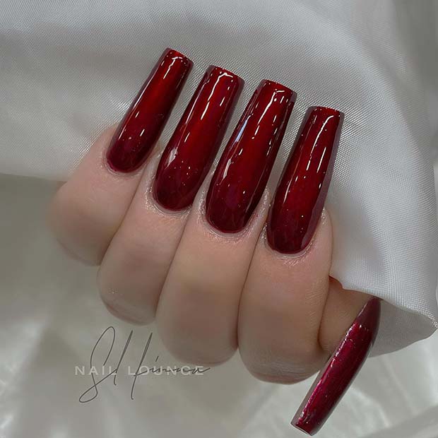 Maroon Mani frappant