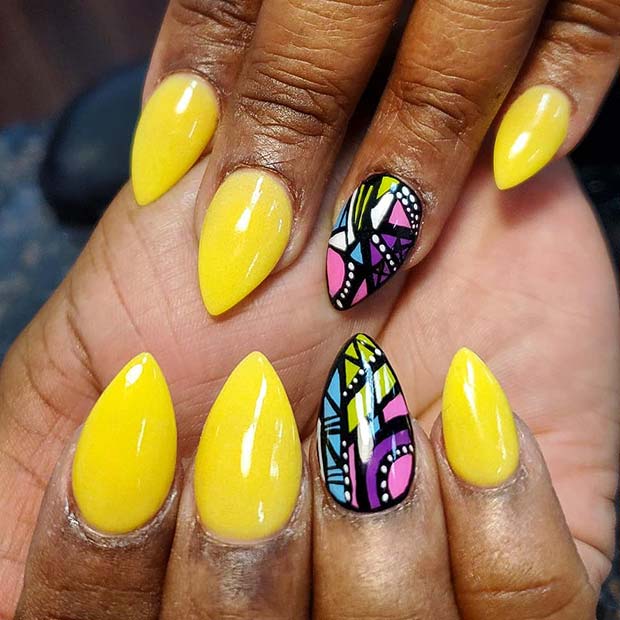 Ongles jaunes avec un ongle d'accent vibrant