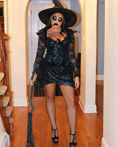 Idée de costume d'Halloween de sorcière effrayante et sexy