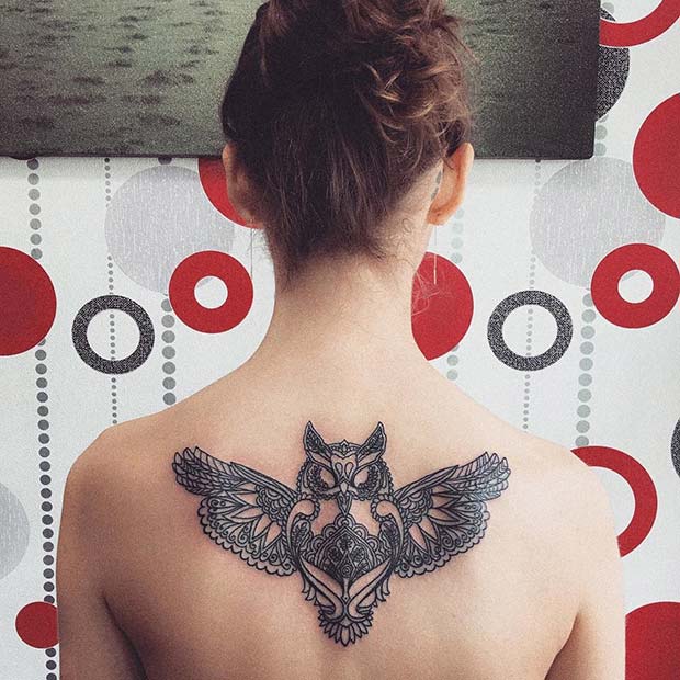 Conception de tatouage de dos de hibou