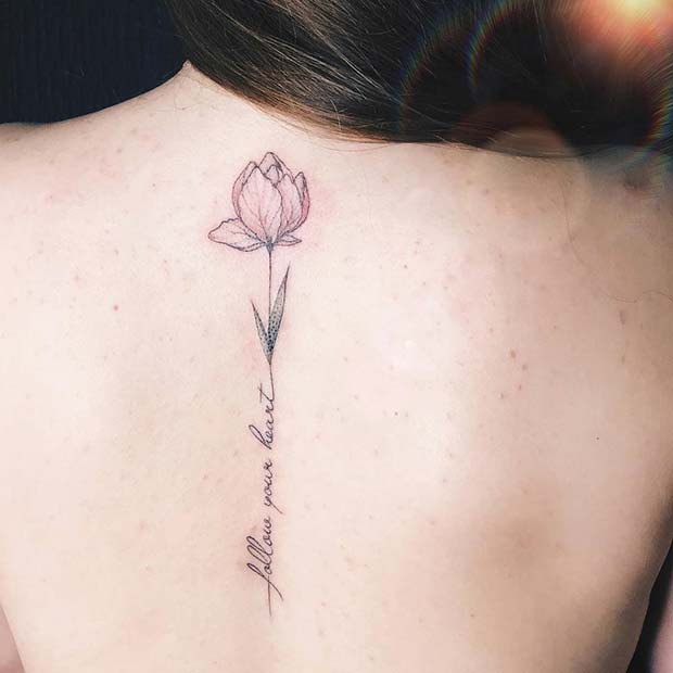 Fleur délicate & Idée de tatouage de dos de citation