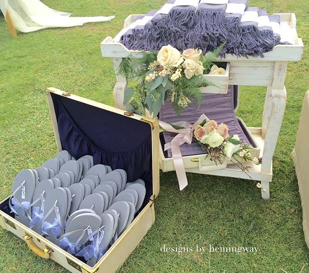 Idée de tongs et couverture pour un mariage en plein air