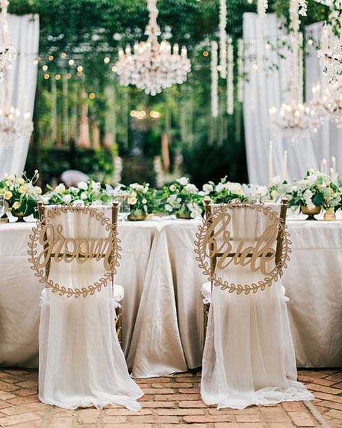 Belles chaises de mariée et de marié