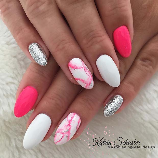 Μοντέρνα ροζ μαρμάρινα νύχια