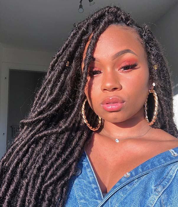 תסרוקת Faux Locs הסרוגה פשוטה