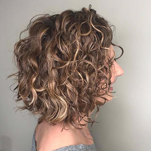 Coiffure Bob bouclée texturée