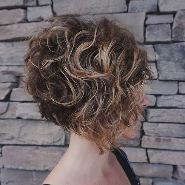 Coupe de cheveux courte empilée Bob