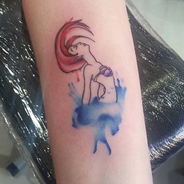 Le tatouage aquarelle de la petite sirène pour les petites idées de tatouage Disney