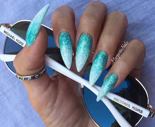 Μπλε έως Λευκό Ombre Glitter Nails