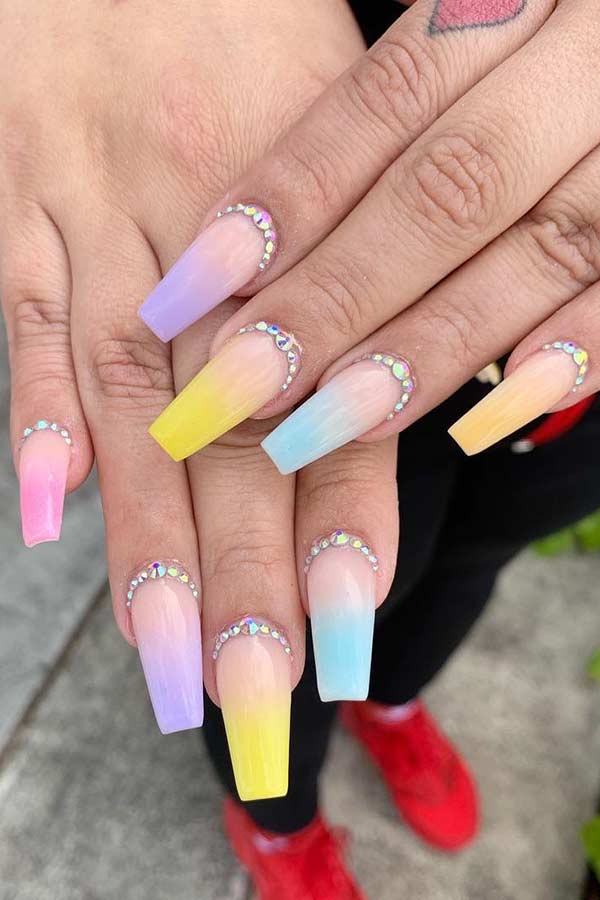 Pastel Ombre Nails με στρας