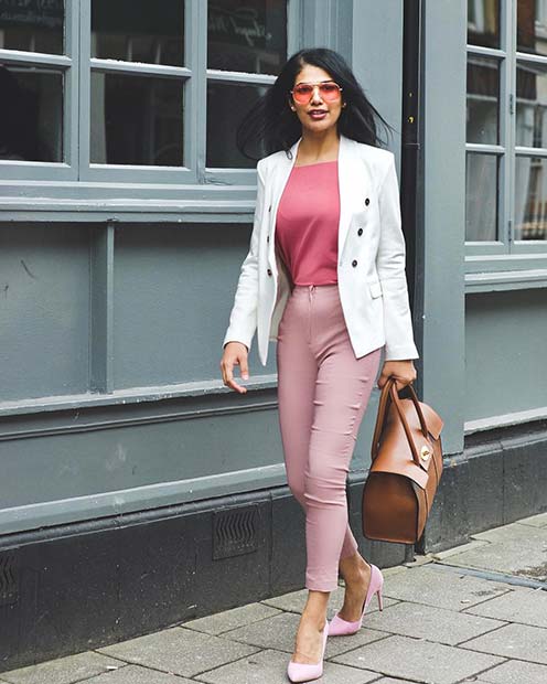 Κομψό ροζ και λευκό κοστούμι για το γραφείο