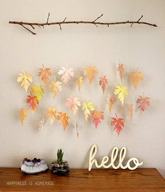 Idée de décoration de feuilles et de branches pour Thanksgiving