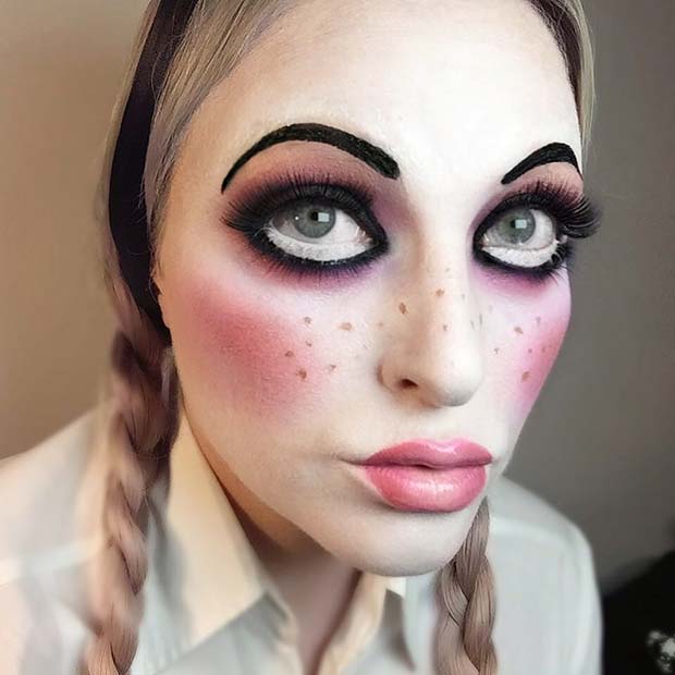 Maquillage de poupée effrayant pour des looks de maquillage d'Halloween faciles et de dernière minute