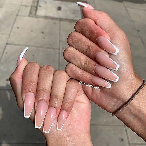 Ongles nude avec des pointes fines