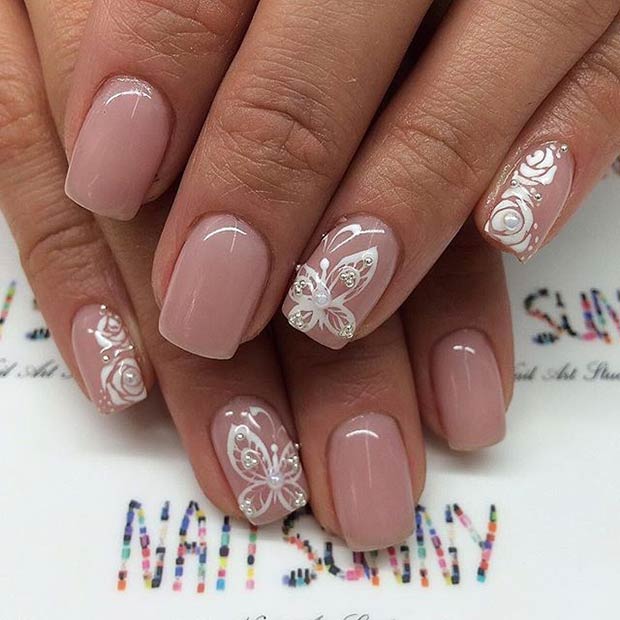 Ongles de bal neutres et blancs