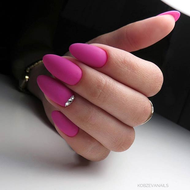 Ματ ροζ οβάλ νύχια