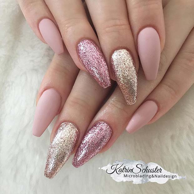 Ροζ και χρυσό Glitter Nail Idea