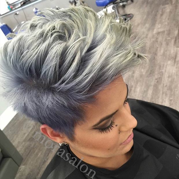 Gris glacial & Coupe de cheveux hérissée bleue